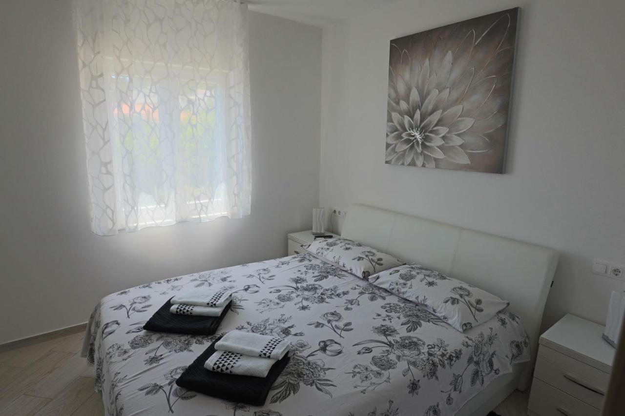Villa La Bomboniera Slatine Bagian luar foto